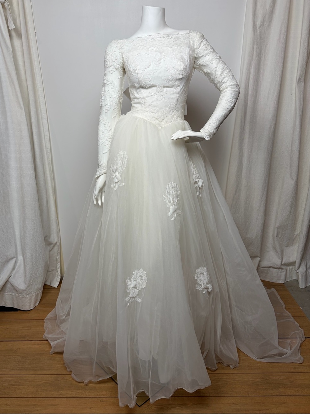 Stunning Vintage Wedding Dress Ballgown 1950s Bow Details Modern US Size 4